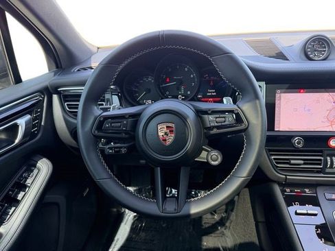 Used 2025 Porsche Macan AWD/4WD image 13