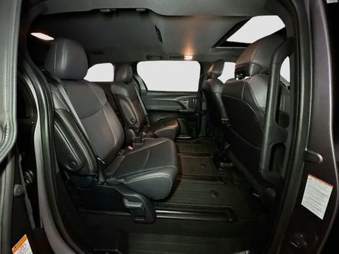Used 2022 Toyota Sienna XSE image 22