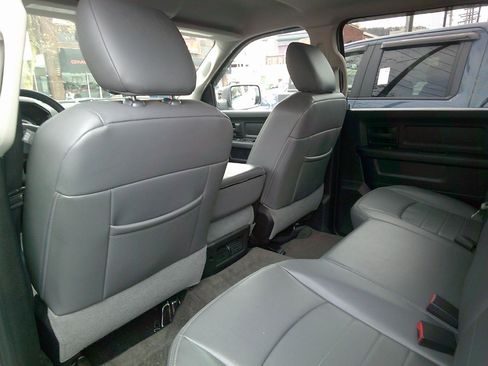 Used 2013 RAM 2500 Tradesman w/ Chrome Appearance Group image 9