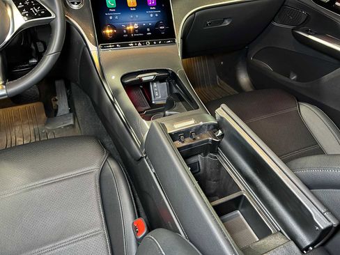 Used 2025 Mercedes-Benz GLC 300 4MATIC image 32