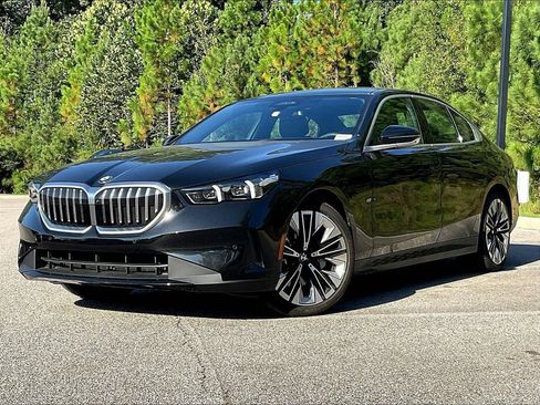Used 2026 BMW 530i RWD image 2
