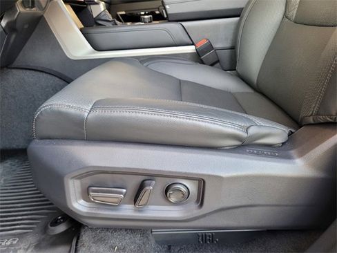 Used 2025 Toyota Tundra Limited image 21