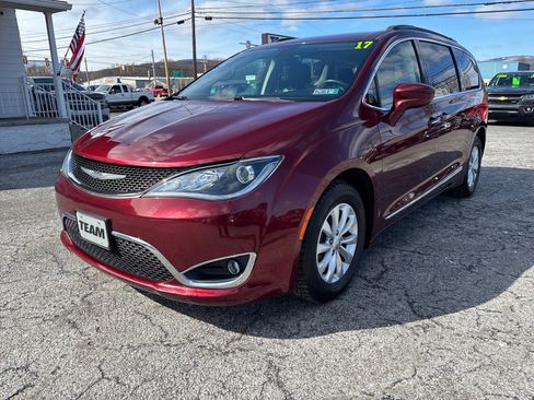 Used 2017 Chrysler Pacifica Touring-L image 3