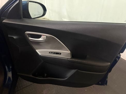 Used 2019 Kia Niro LX image 31