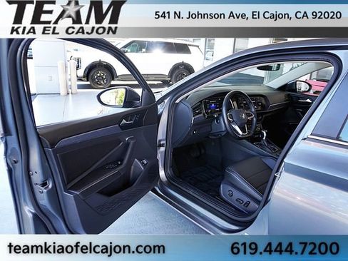 Used 2024 Volkswagen Jetta SE FWD image 33