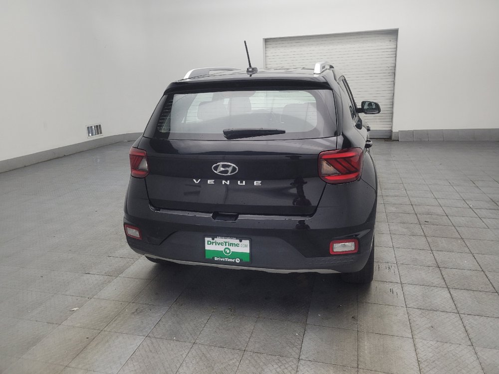 Used 2023 Hyundai Venue SEL FWD image 7