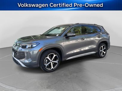 Used 2025 Volkswagen Tiguan SE w/ Panoramic Sunroof Package