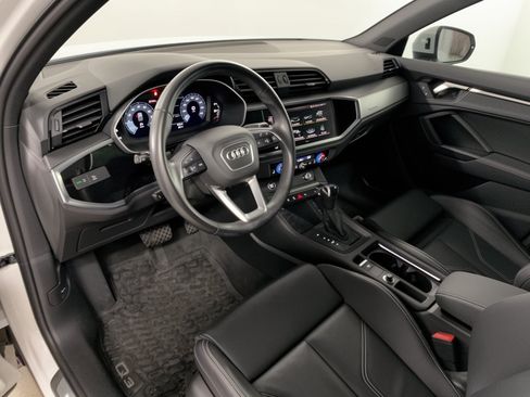 Used 2023 Audi Q3 2.0T Premium w/ Black Optic Sport Package AWD/4WD image 4