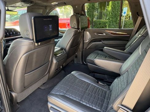 Used 2023 Cadillac Escalade Sport Platinum AWD/4WD image 7