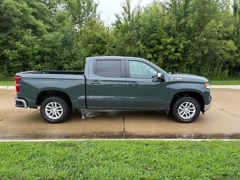 Used 2025 Chevrolet Silverado 1500 LT w/ Z71 Off-Road Package AWD/4WD image 10