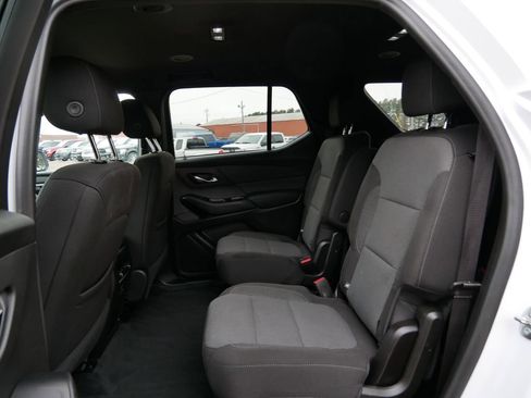 Used 2023 Chevrolet Traverse LT image 11