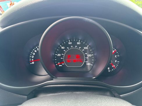 Used 2014 Kia Soul FWD image 12