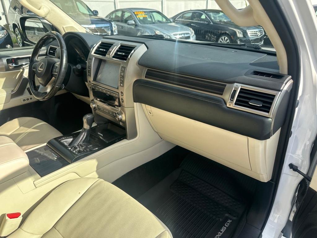 Used 2020 Lexus GX 460 Premium w/ Premium Package AWD/4WD image 38