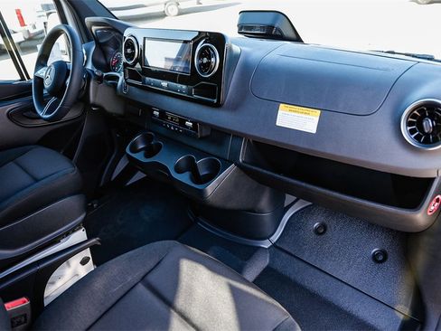 New 2025 Mercedes-Benz Sprinter 2500 image 10