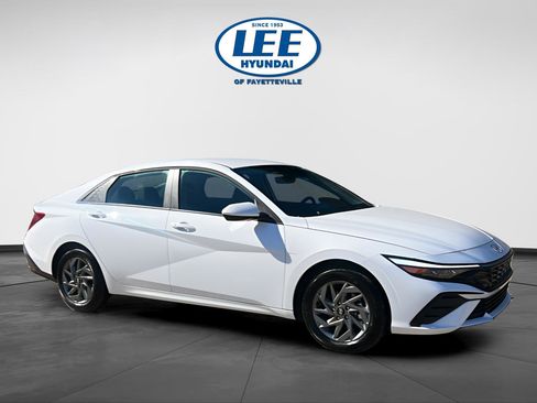Certified 2025 Hyundai Elantra Blue image 1