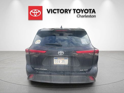 Used 2023 Toyota Highlander XLE image 3