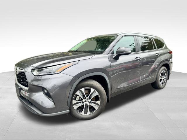 Used 2023 Toyota Highlander XLE w/ Protection Package #3 (TMS) AWD/4WD image 4