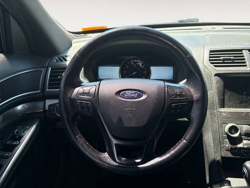 Used 2019 Ford Explorer XLT w/ Equipment Group 202A AWD/4WD image 12