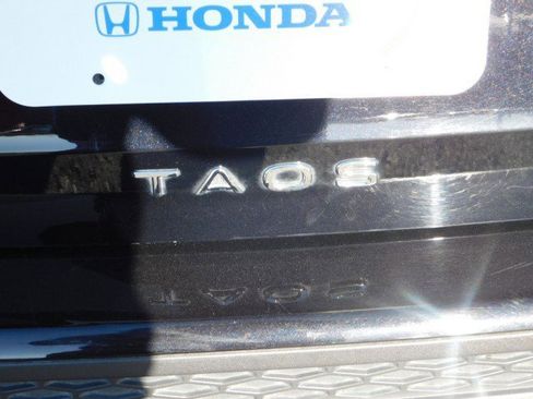 Used 2022 Volkswagen Taos SE w/ Panoramic Sunroof Package image 6