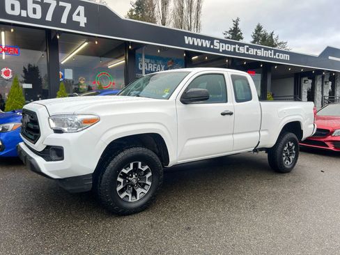 Used 2018 Toyota Tacoma SR RWD image 1