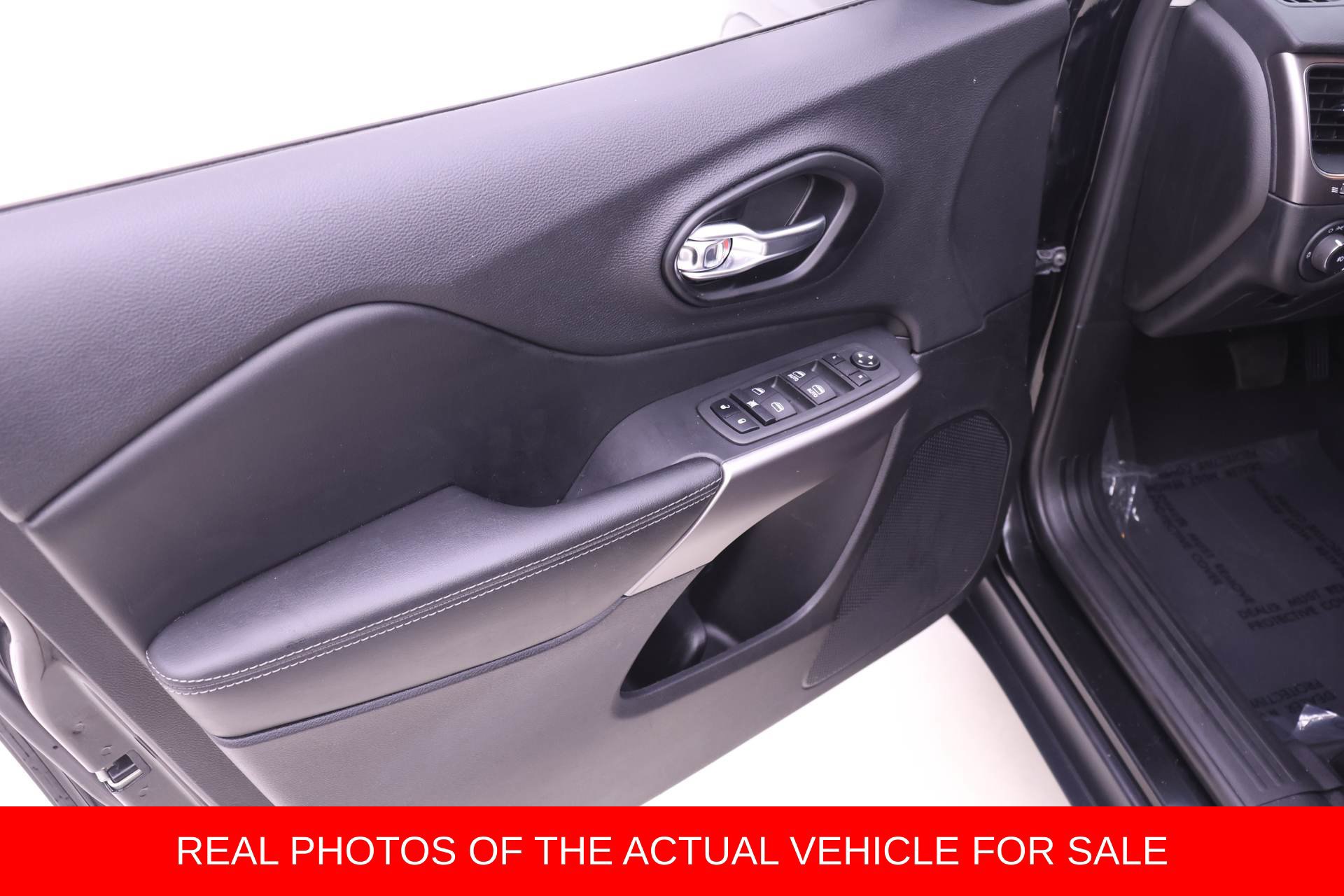 Used 2022 Jeep Cherokee Latitude Lux FWD image 9