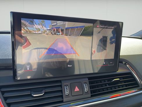 Used 2024 Audi Q5 e Premium Plus w/ Premium Plus Package image 8