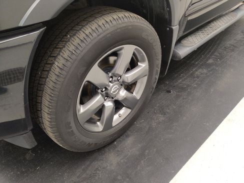 Used 2015 Nissan Titan SV w/ SV Value Truck Package AWD/4WD image 31