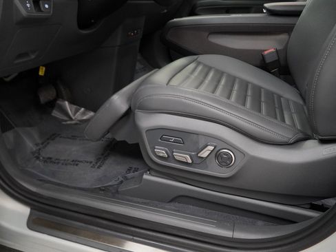 Used 2024 Kia EV9 Land image 47