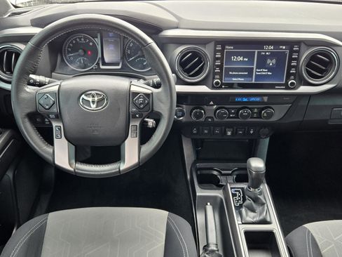 Used 2021 Toyota Tacoma TRD Sport w/ Technology Package AWD/4WD image 11