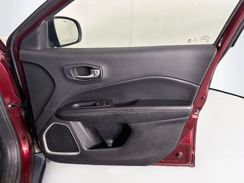 Used 2020 Jeep Compass Latitude FWD image 31