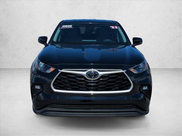 Used 2023 Toyota Highlander LE AWD/4WD image 2