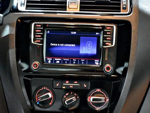Used 2016 Volkswagen Jetta Sport FWD image 15