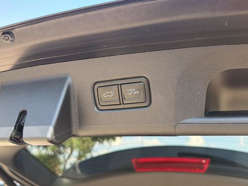 Used 2024 Kia Telluride EX w/ EX Captain's Chair Package FWD image 19
