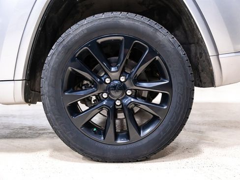 Used 2018 Jeep Grand Cherokee Altitude image 40