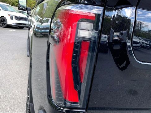 Used 2025 GMC Sierra 2500 AT4 w/ AT4 Premium Plus Package AWD/4WD image 31