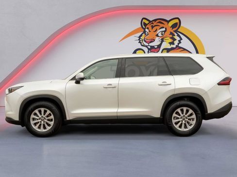 Used 2025 Toyota Grand Highlander FWD image 8