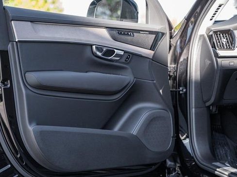 New 2026 Volvo XC90 B6 Plus w/ Protection Package Premier image 36