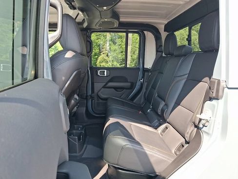 New 2026 Jeep Gladiator Sport AWD/4WD image 5