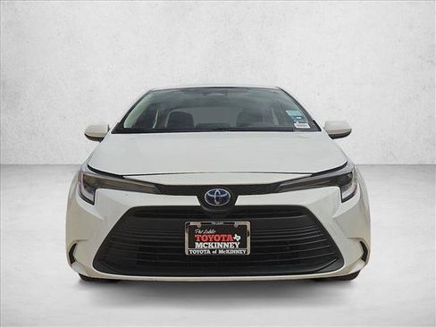 Used 2025 Toyota Corolla LE FWD image 2