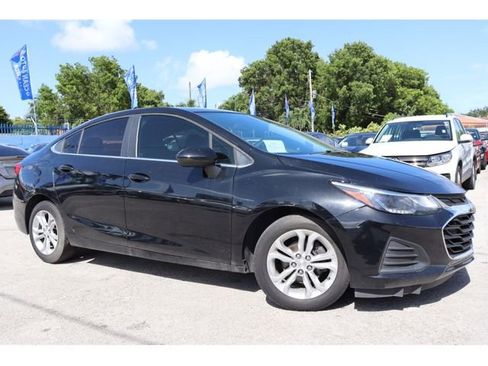 Used 2019 Chevrolet Cruze LT w/ LT Fleet Convenience Package image 2