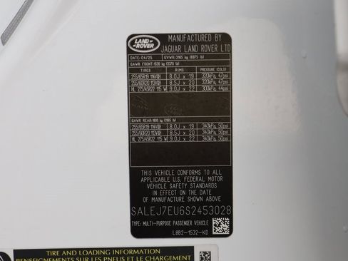 Used 2025 Land Rover Defender 110 S image 25