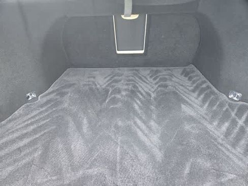 Used 2017 Genesis G90 3.3T Premium RWD image 19