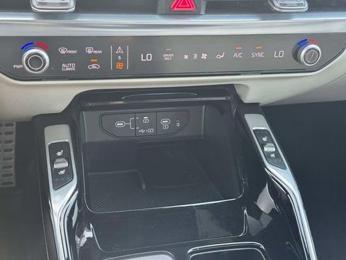 Used 2025 Kia Sorento SX Prestige AWD/4WD image 36