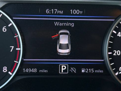 Used 2025 Nissan Sentra SR FWD image 16