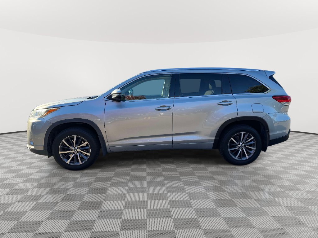 Used 2017 Toyota Highlander XLE AWD/4WD image 5