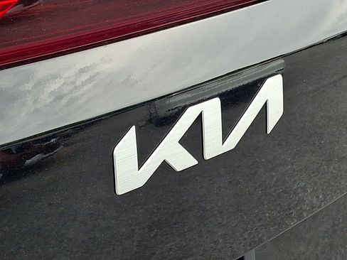 New 2026 Kia Carnival EX FWD image 21