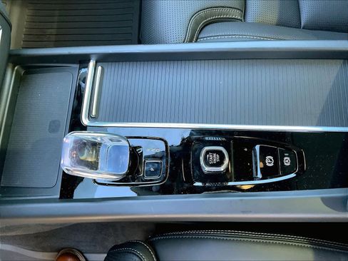 New 2026 Volvo XC60 T8 Ultra w/ Protection Package Premier image 10