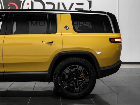 Used 2023 Rivian R1S Adventure image 19