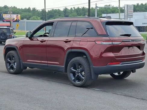 Used 2025 Jeep Grand Cherokee Limited w/ Luxury Tech Group II AWD/4WD image 7