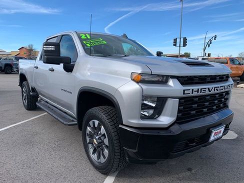 Used 2021 Chevrolet Silverado 2500 Custom w/ Custom Value Package image 4